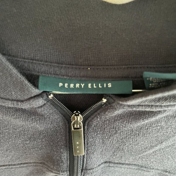 Perry Ellis Navy Sweater Size Large mock neck features a quarter zip - Picture 5 of 8